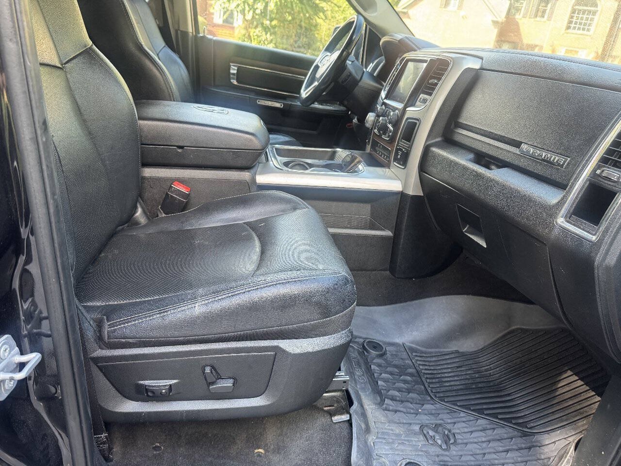 Used 2017 RAM 1500 Laramie w/ Convenience Group AWD/4WD image 19