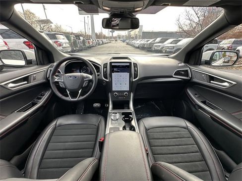 Certified 2024 Ford Edge ST-Line image 3