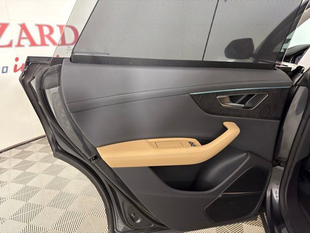 Used 2025 Audi Q8 Prestige AWD/4WD image 30
