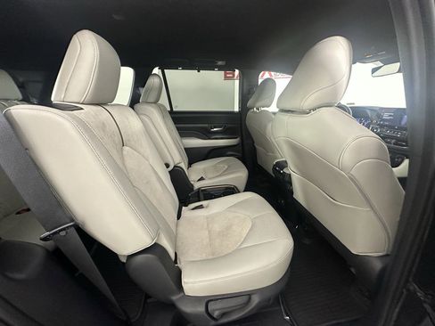 Used 2024 Toyota Grand Highlander AWD Hybrid image 27