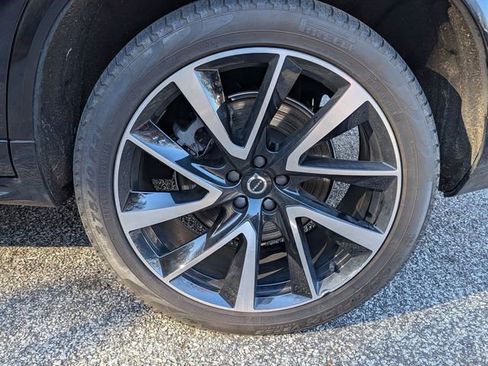 Used 2023 Volvo XC90 B6 Plus image 29