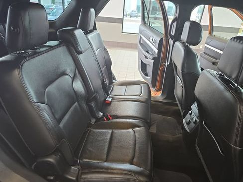 Used 2017 Ford Explorer XLT w/ Equipment Group 202A FWD image 10