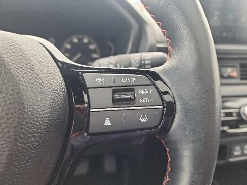 Used 2025 Honda Pilot TrailSport image 38