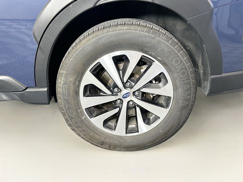 Used 2025 Subaru Outback Premium image 11
