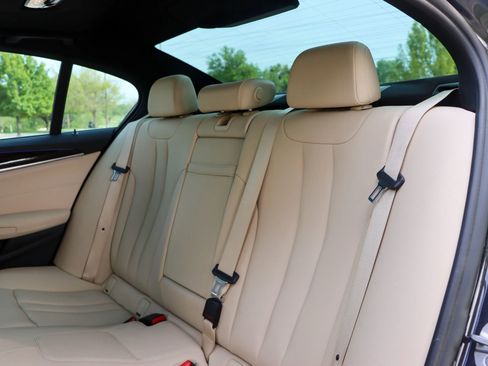 Used 2019 BMW 530e w/ Convenience Package RWD image 17