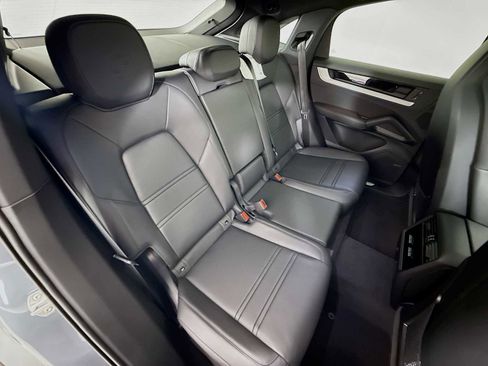 New 2026 Porsche Cayenne Coupe AWD/4WD image 28