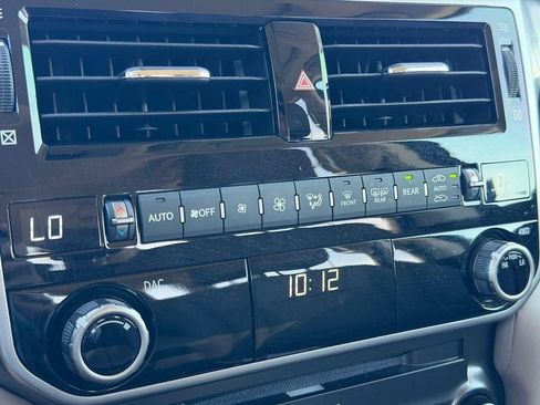 Used 2023 Lexus GX 460 Premium w/ Accessory Package AWD/4WD image 19