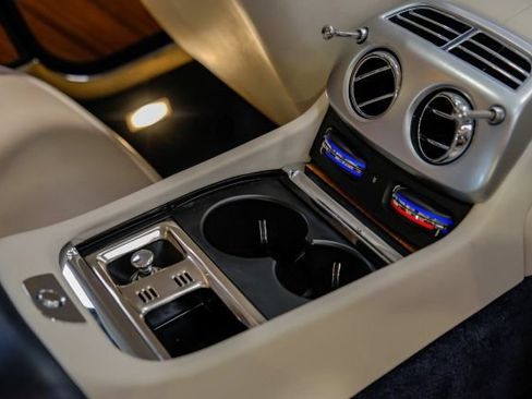 Used 2017 Rolls-Royce Wraith RWD image 57