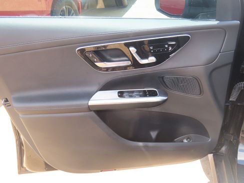 Used 2025 Mercedes-Benz GLC 300 image 25