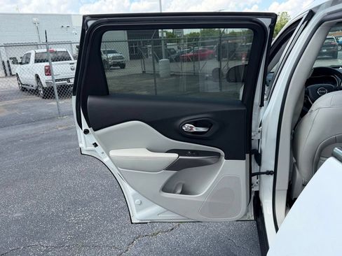 Used 2021 Jeep Cherokee Latitude Lux AWD/4WD image 19
