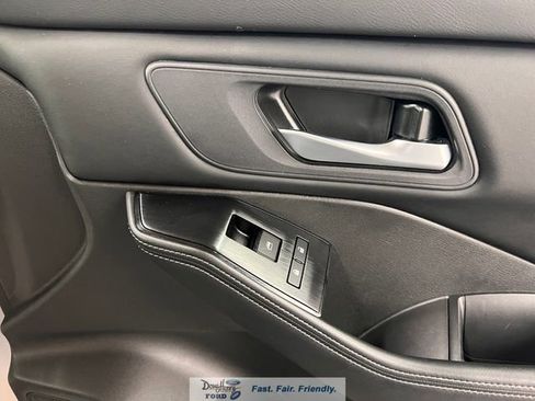 Used 2025 Nissan Rogue SV image 37