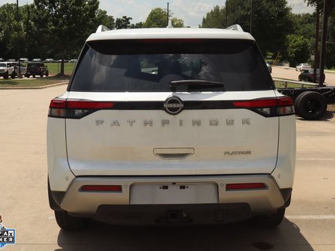 Used 2025 Nissan Pathfinder Platinum FWD image 4