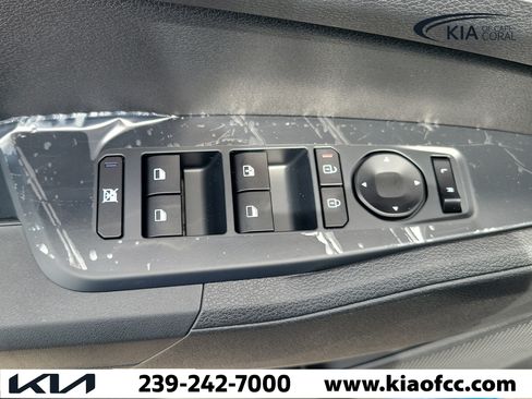New 2026 Kia Sportage LX w/ LX Convenience Package FWD image 23