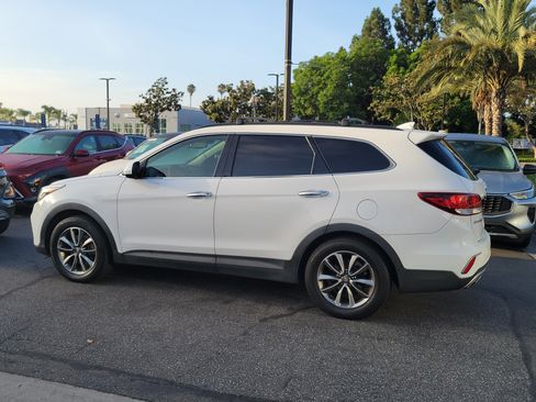 Used 2017 Hyundai Santa Fe SE FWD image 3