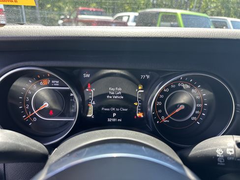 Used 2023 Jeep Wrangler Unlimited Sahara w/ Cold Weather Group AWD/4WD image 29