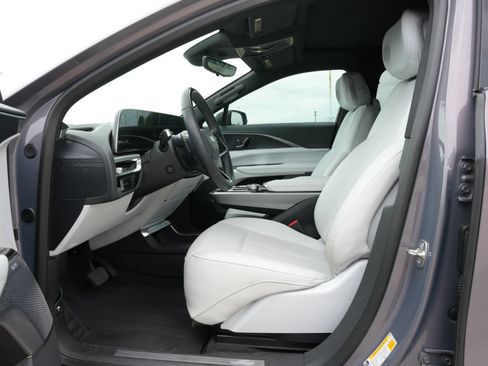 Certified 2024 Cadillac Lyriq Luxury AWD/4WD image 18