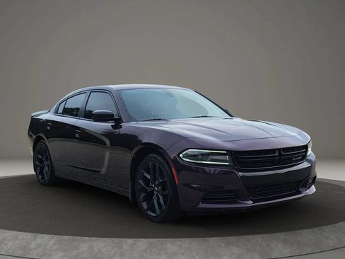 Used 2021 Dodge Charger SXT w/ Blacktop Package RWD image 11