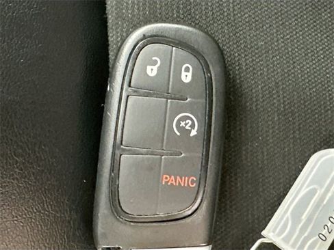 Used 2020 Jeep Cherokee Latitude Plus w/ Cold Weather Group image 17