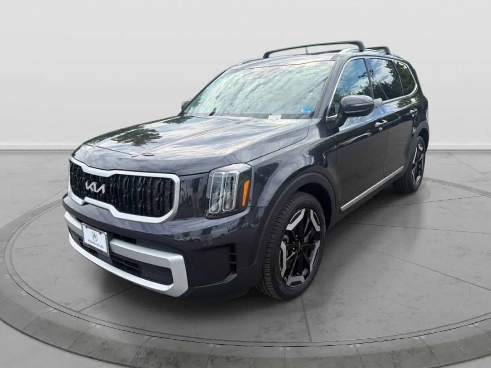 Used 2025 Kia Telluride EX w/ EX Captain's Chair Package AWD/4WD image 3