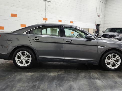 Used 2016 Ford Taurus SE image 16