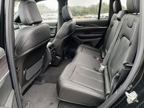 New 2025 Jeep Grand Cherokee Limited w/ Black Appearance Package image 10