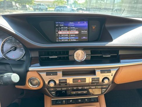 Used 2017 Lexus ES 350 w/ Luxury Package FWD image 10