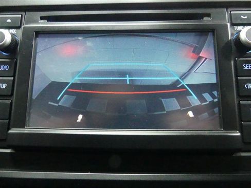 Used 2017 Toyota Tacoma SR image 11