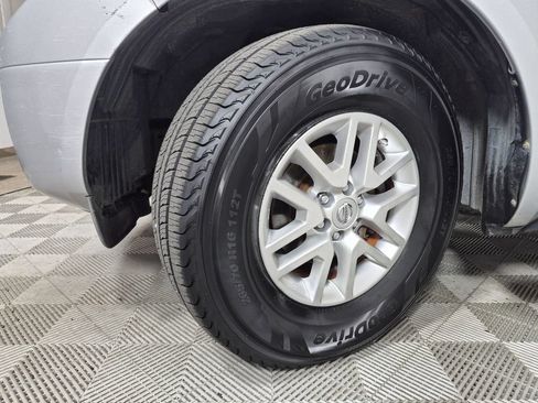 Used 2014 Nissan Frontier SV w/ SV Value Truck Package RWD image 10