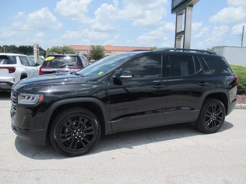 Used 2023 GMC Acadia SLE w/ Driver Convenience Package FWD image 4