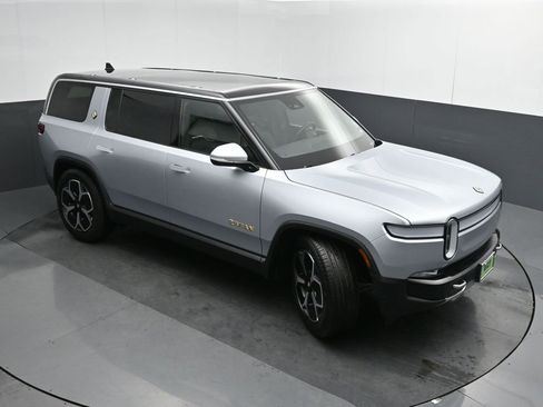 Used 2023 Rivian R1S Adventure image 44