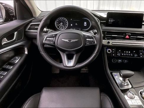 Used 2025 Genesis G70 2.5T image 5
