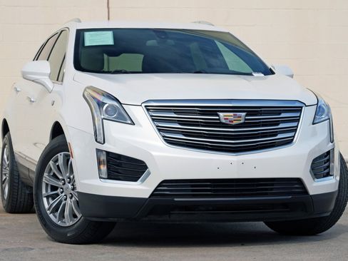 Used 2017 Cadillac XT5 FWD image 2