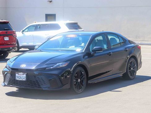 Certified 2025 Toyota Camry SE w/ Convenience Package FWD image 3