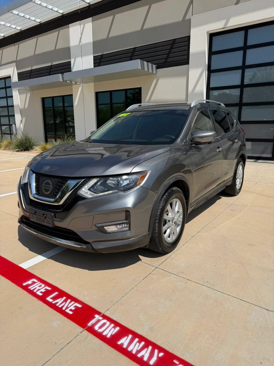 Used 2017 Nissan Rogue SV w/ SV Premium Package FWD image 1