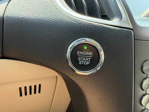 Used 2020 Ford Edge Titanium w/ Equipment Group 301A FWD image 15