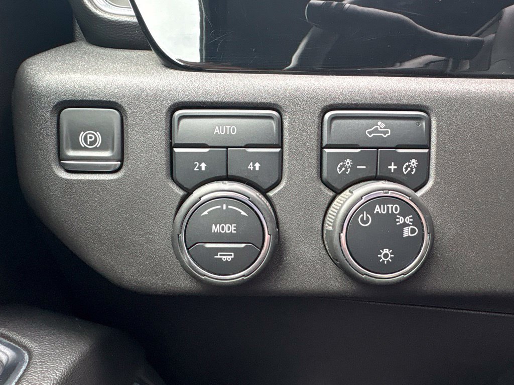 Used 2025 Chevrolet Silverado 1500 LT AWD/4WD image 20