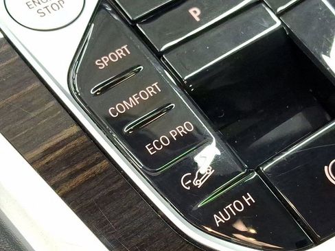 Used 2025 BMW X6 xDrive40i image 25