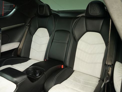 Used 2015 Maserati GranTurismo MC image 19