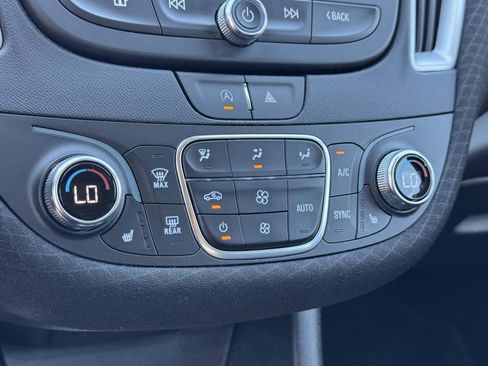 Used 2025 Chevrolet Malibu LT image 31