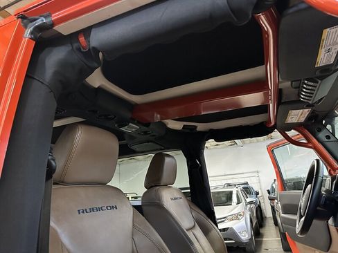 Used 2015 Jeep Wrangler Rubicon w/ Power Convenience Group image 39