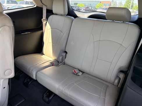 Used 2019 Buick Enclave Essence FWD image 29