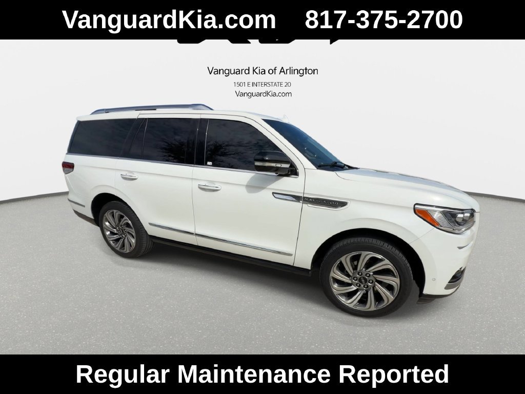 Used 2022 Lincoln Navigator 4WD image 2