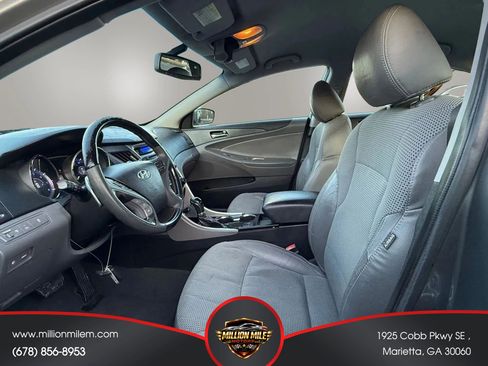 Used 2013 Hyundai Sonata SE FWD image 2