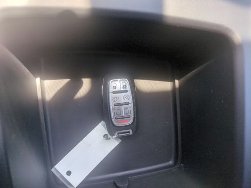 Used 2026 Chrysler Voyager LX FWD image 25
