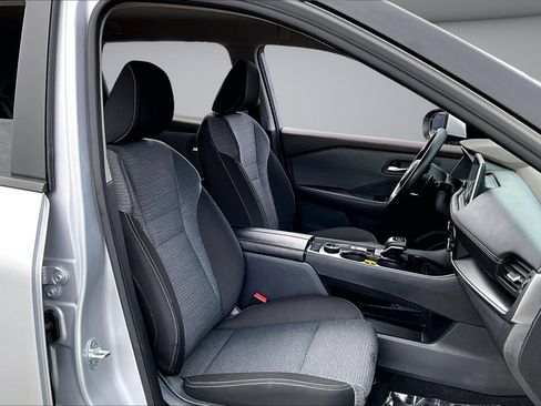 Used 2023 Nissan Rogue SV image 28