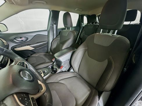 Used 2017 Jeep Cherokee Latitude image 13