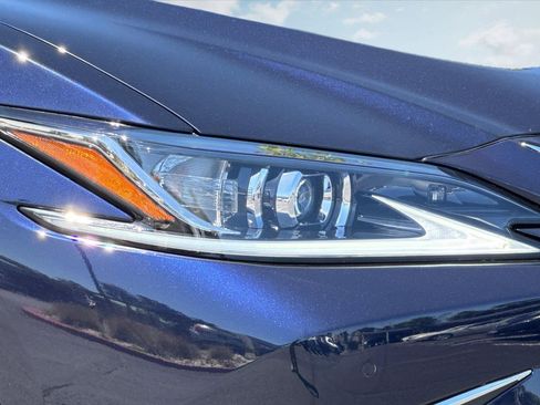 Used 2024 Lexus ES 300h w/ Premium Package FWD image 11