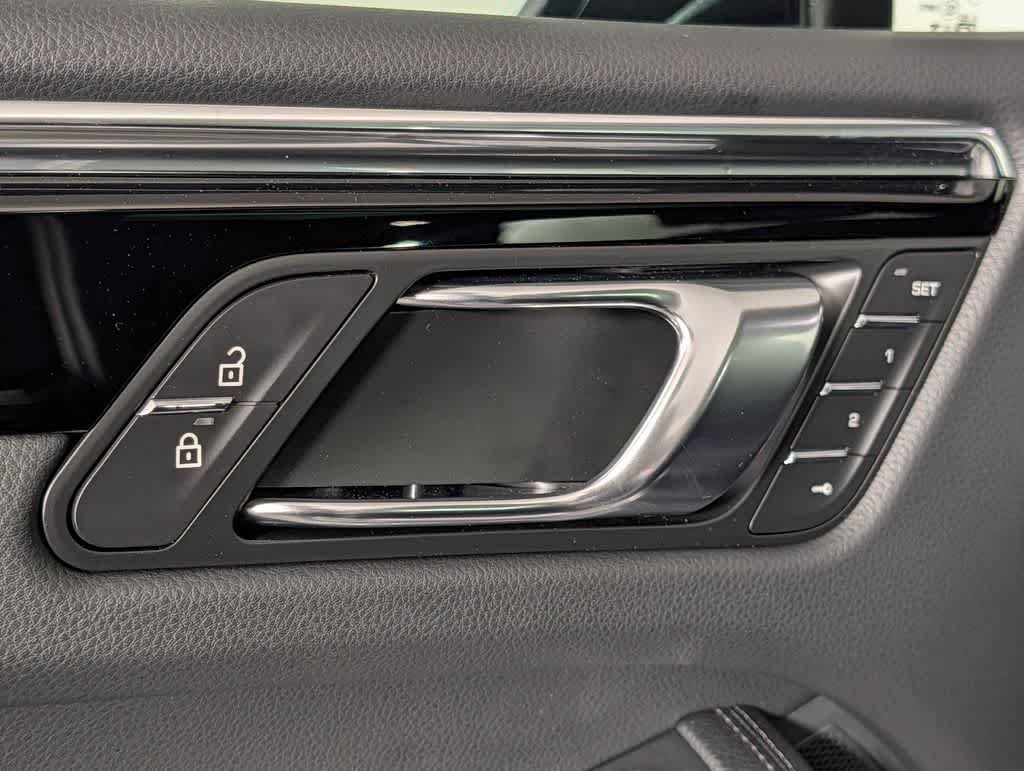 Used 2026 Porsche Macan AWD/4WD image 26