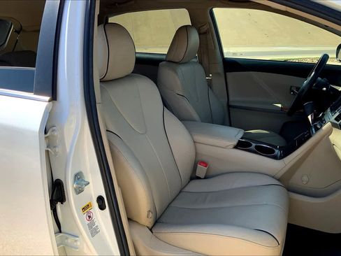 Used 2011 Toyota Venza AWD w/ Premium Pkg #2 image 8