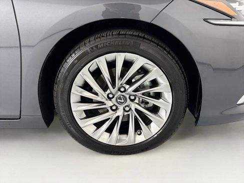Certified 2023 Lexus ES 300h w/ Accessory Package (Z1) image 33